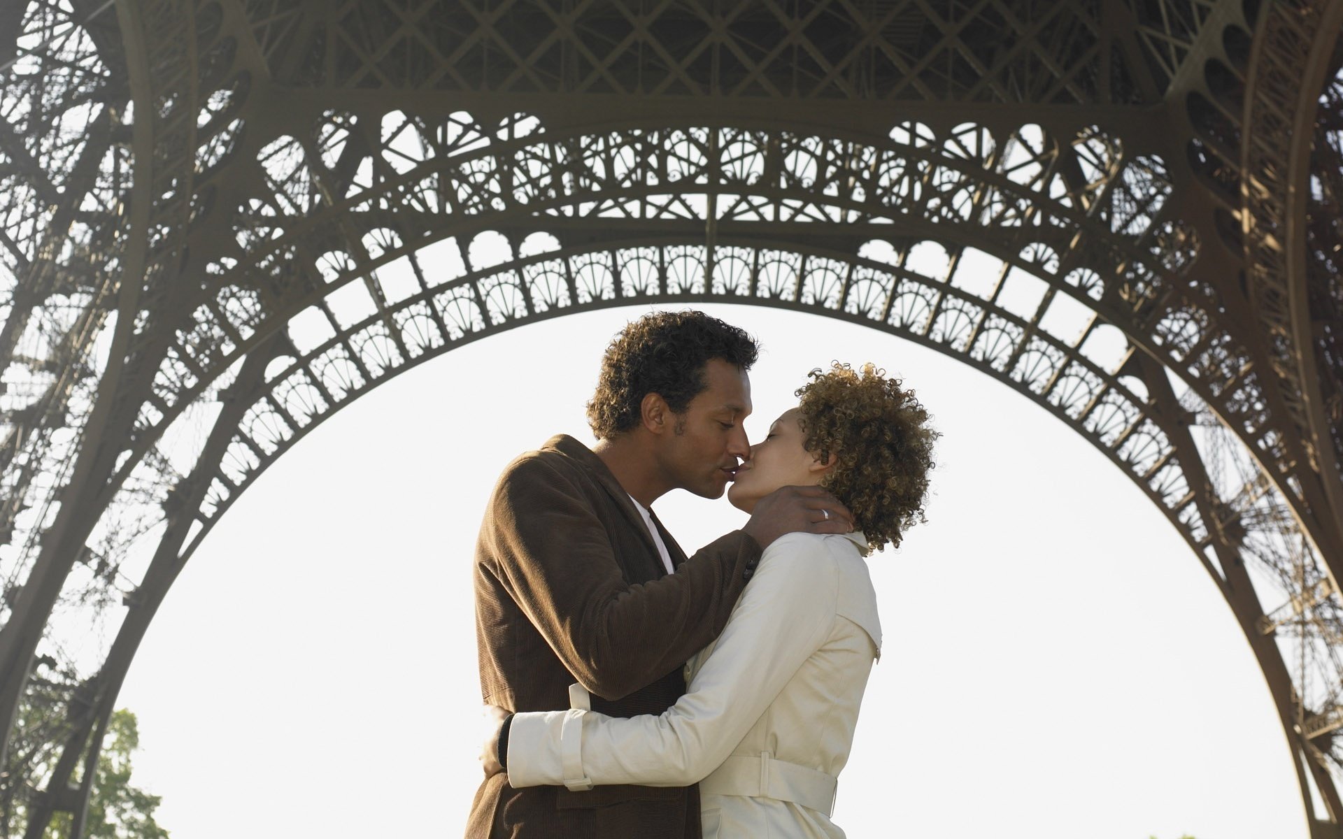 passionné paris amour romance tendresse passion sentiments rendez-vous rencontre amoureux couple hommes femmes