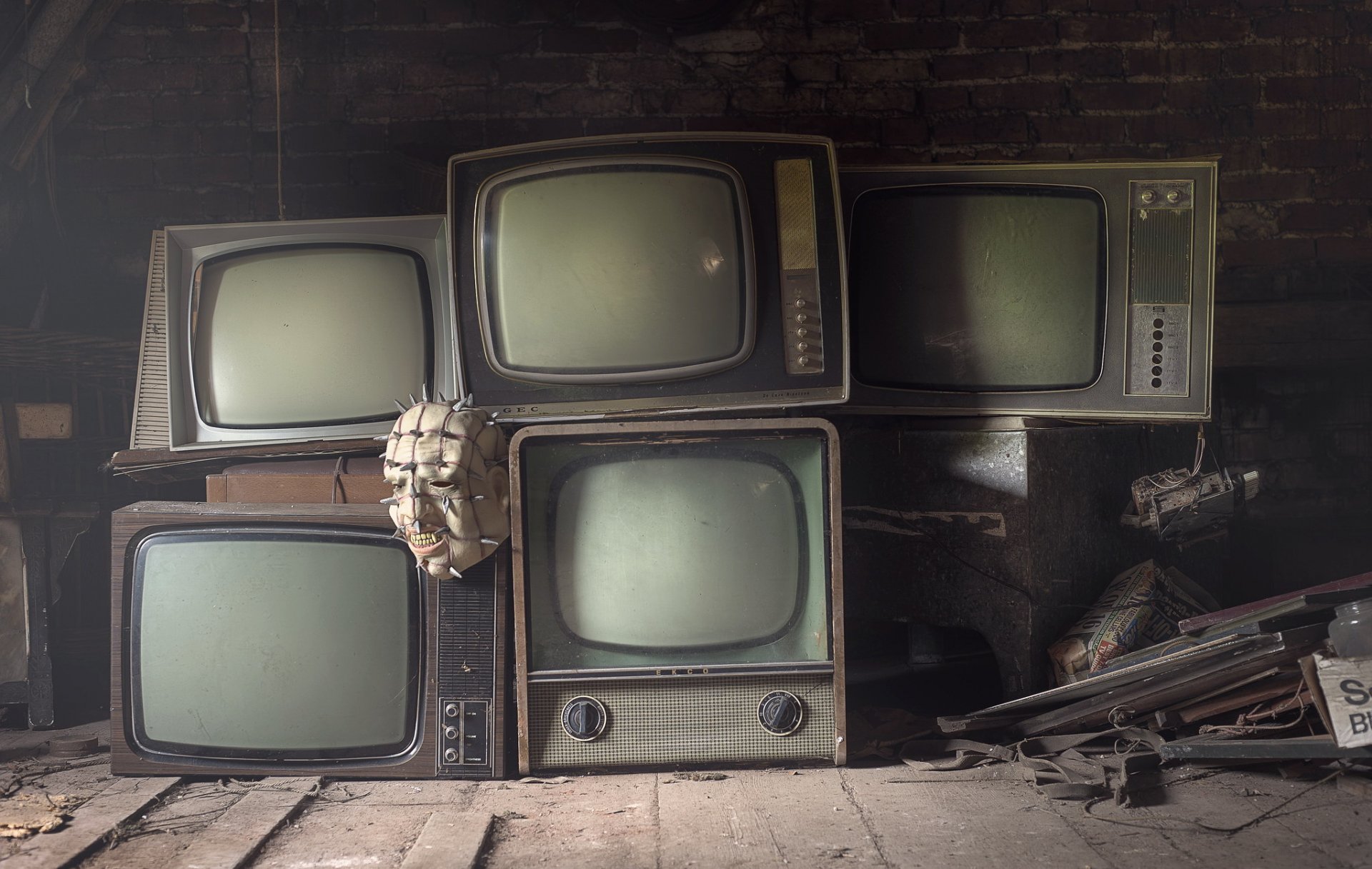 televisori soffitta maschera