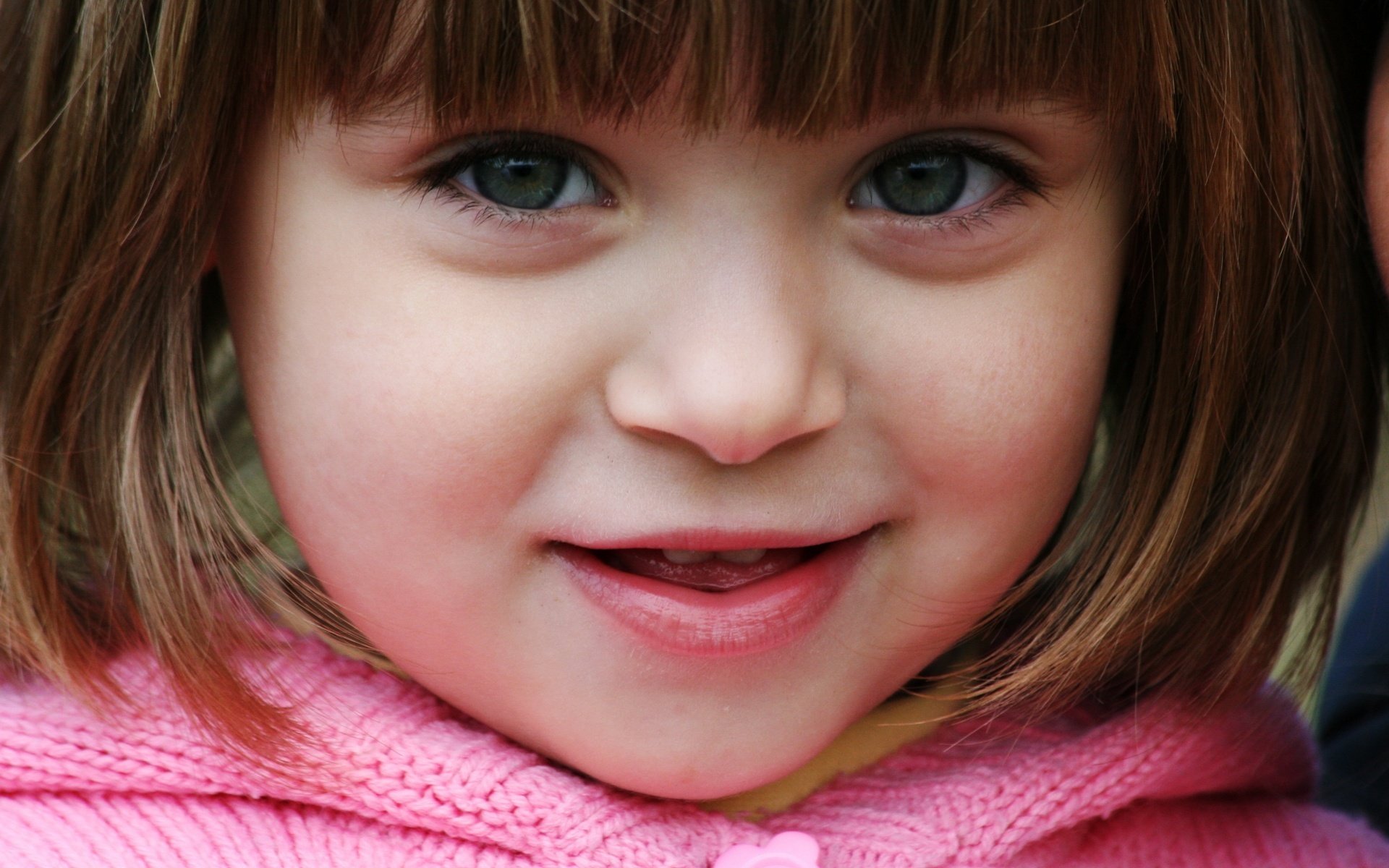 chemisier tricoté fille sourire portrait regard yeux visage