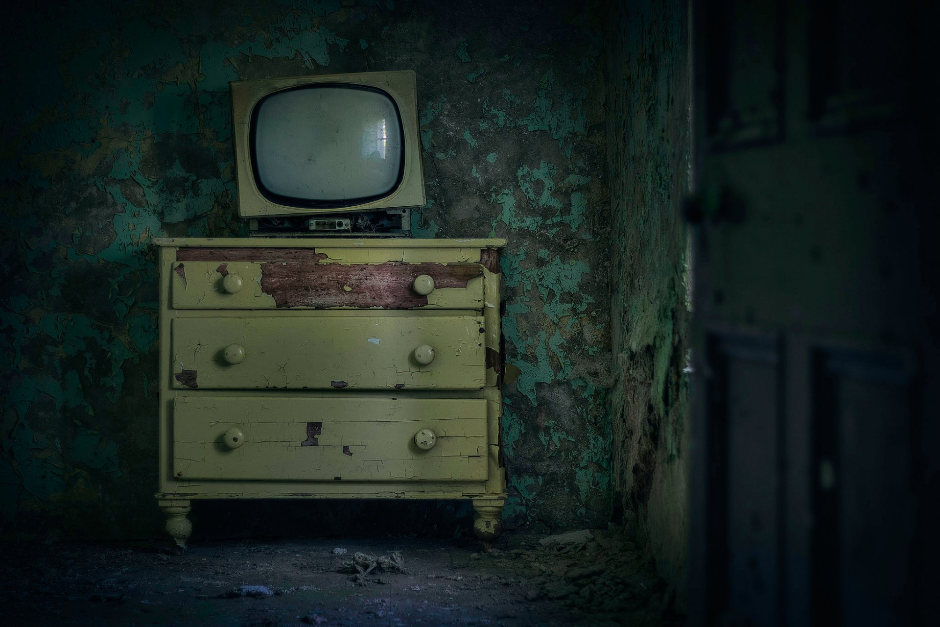 tv stanza parete