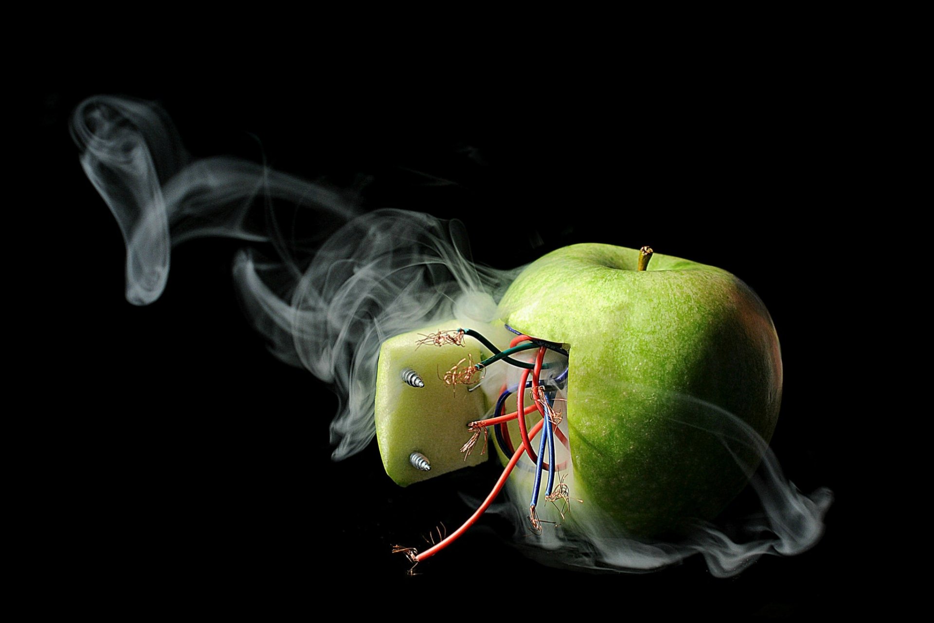 apple short circuit