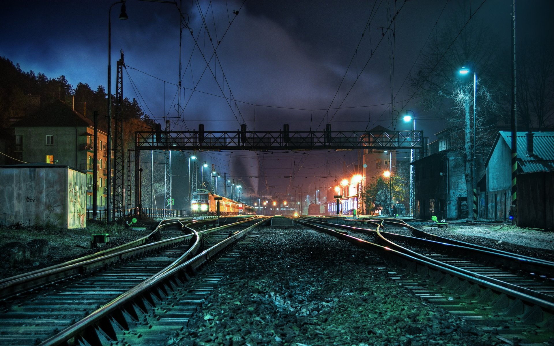 cableado casas pequeñas ferrocarril ciudades noche luces de la ciudad