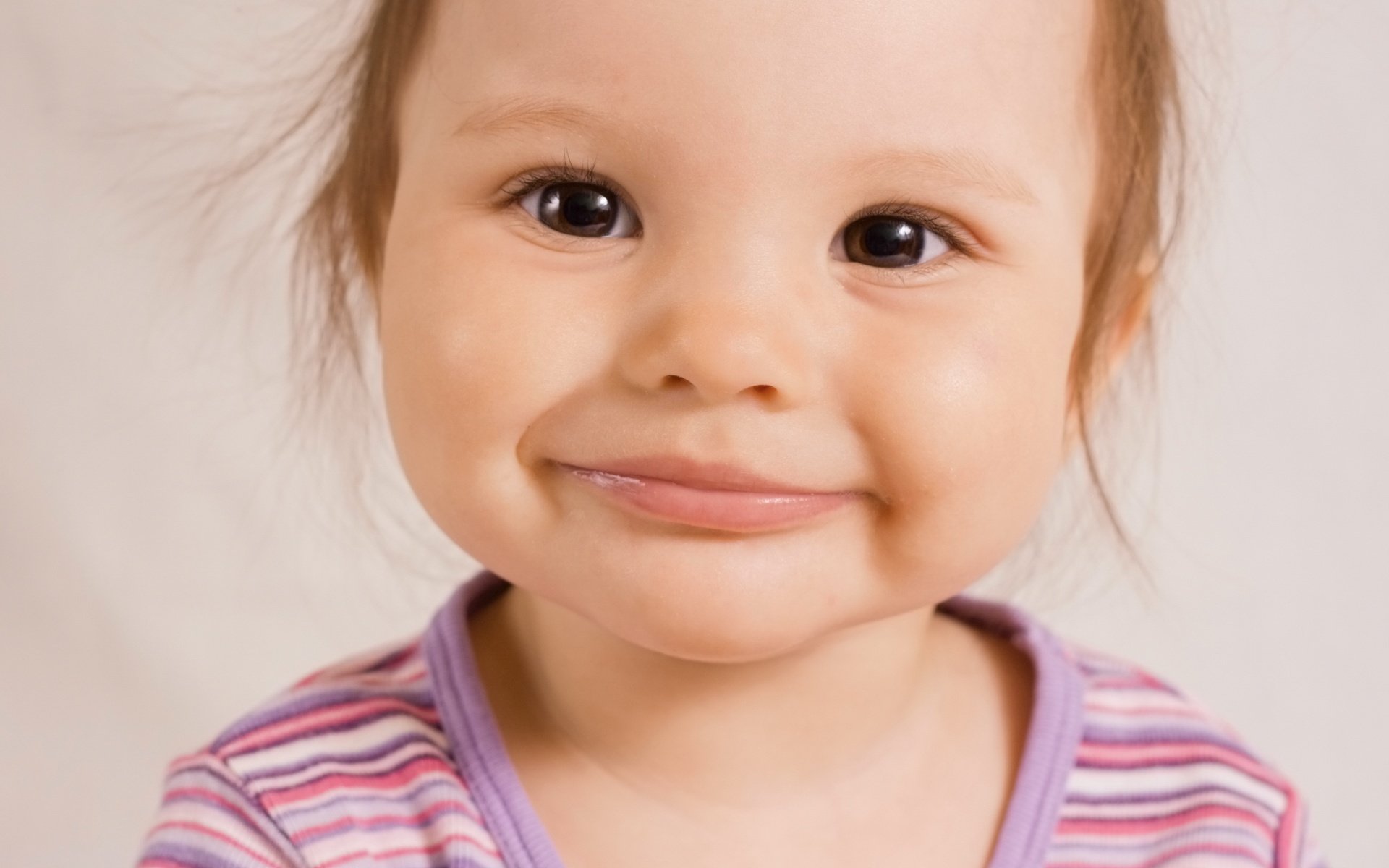 blondes haar lächeln kleines mädchen porträt blick augen gesicht