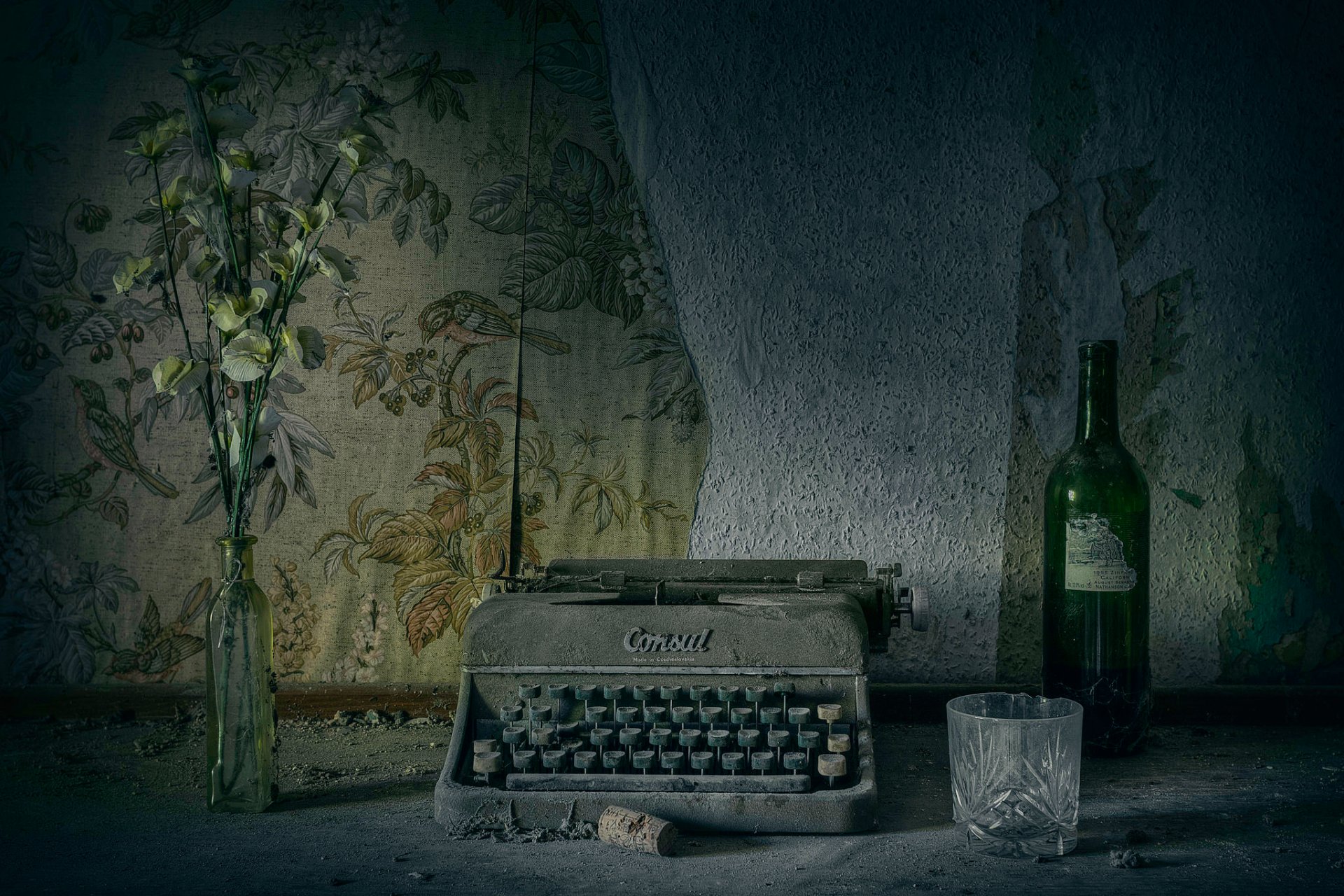 typewriter dust retro