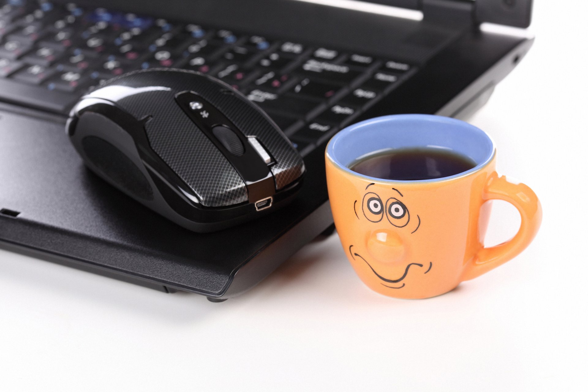 hi-tech tecnologia laptop touchpad computer mouse mouse tazza tristezza desiderio mi manchi mi manchi creativo buona idea positivo sfocatura bokeh carta da parati