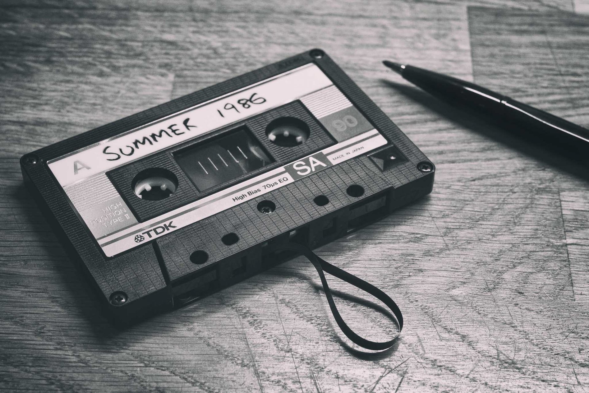 cassette tdk lato a piuma ombra scrivania ricordi