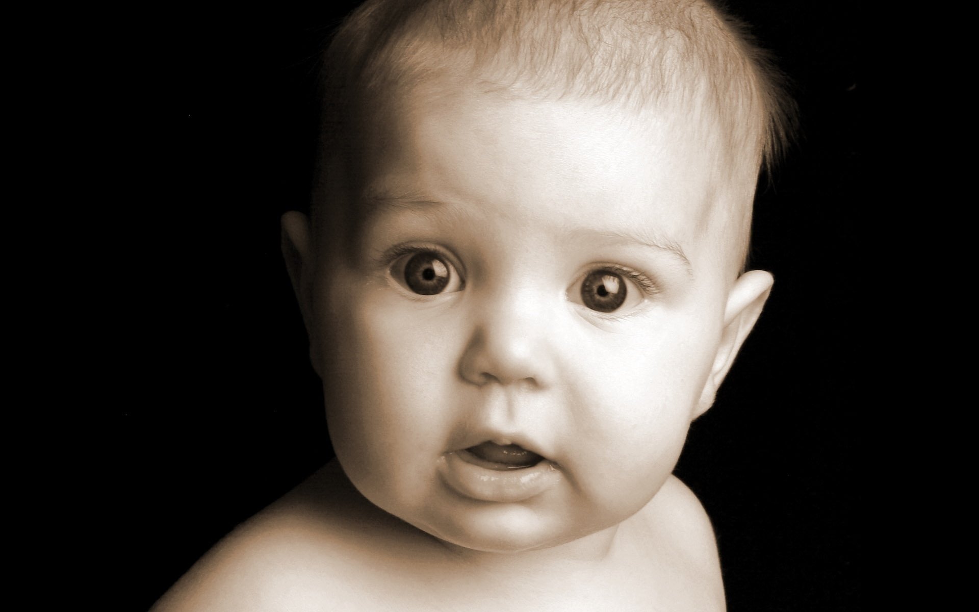surpris petit cheveux fins yeux bruns portrait regard yeux visage