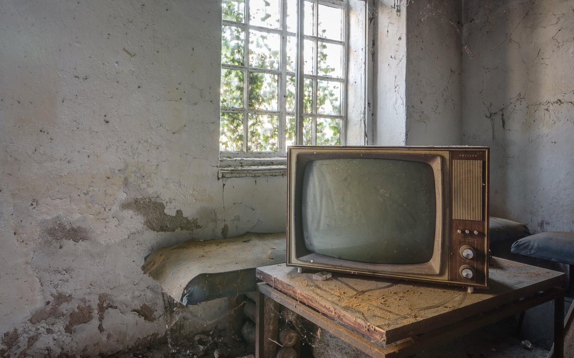 room table window tv