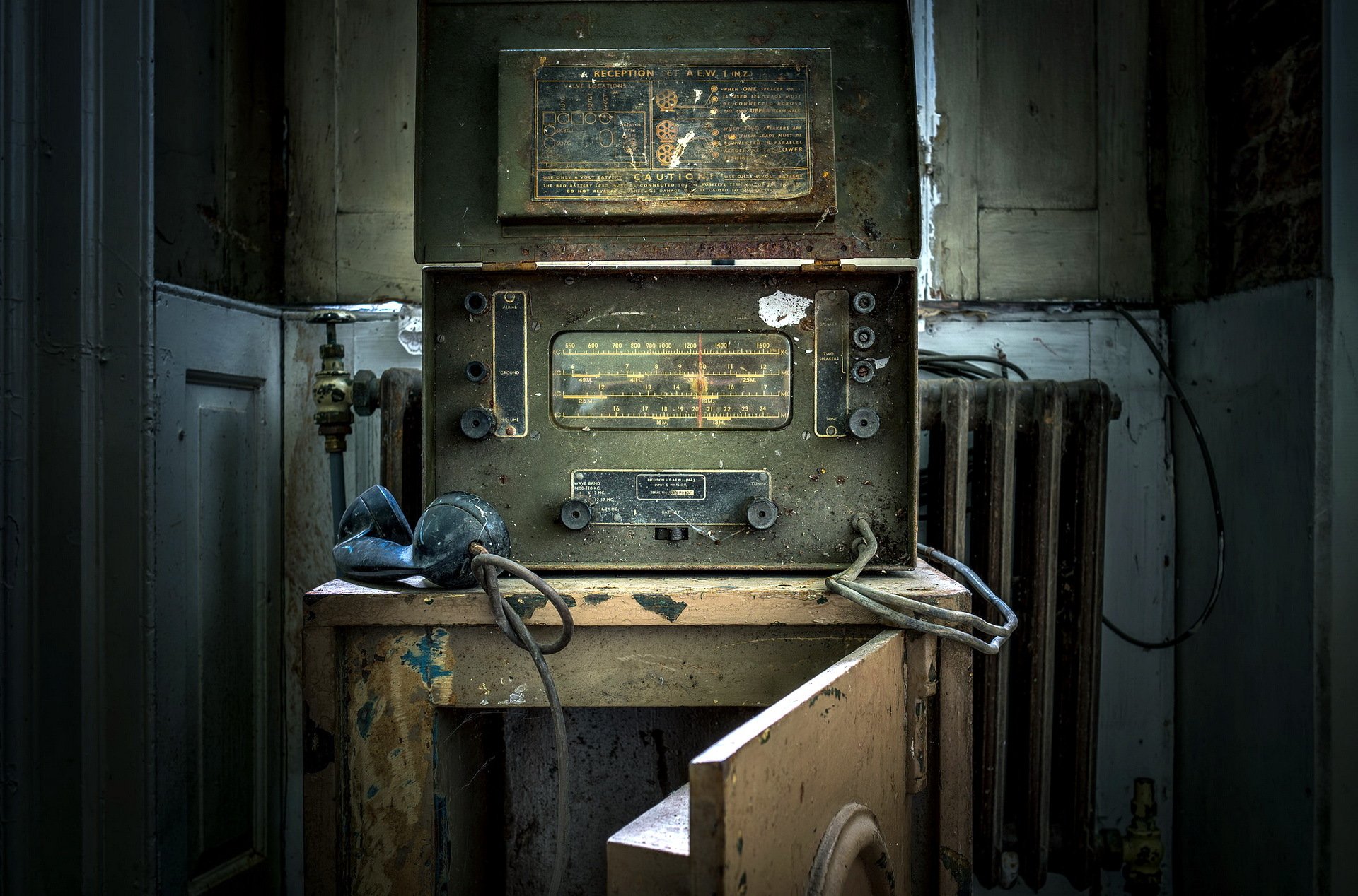 reception set army entertainment receiver abandoned decay
