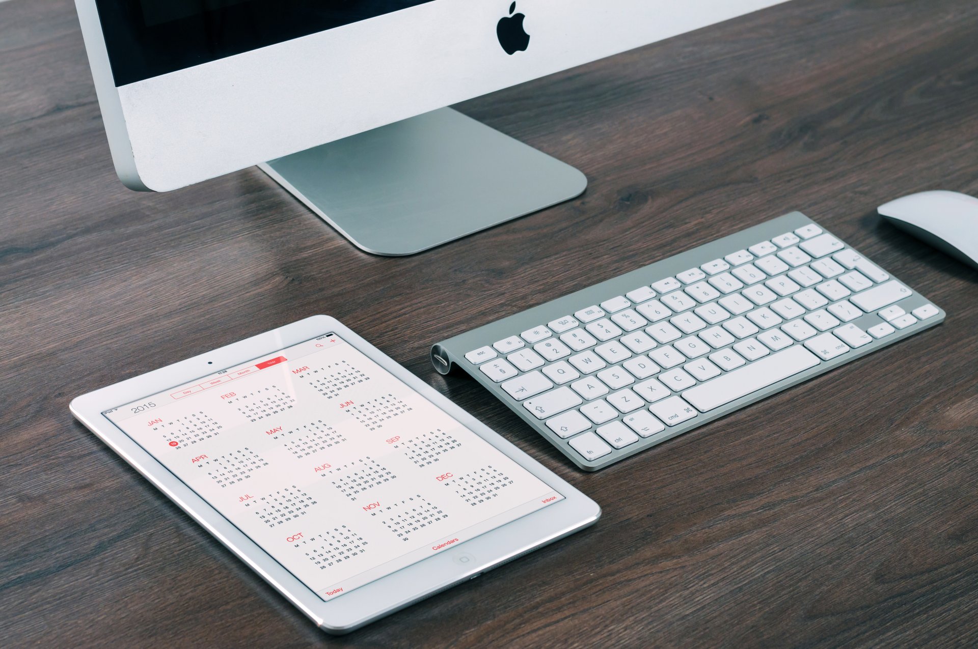 gadgets apple mac monitor keyboard plate calendar 2015