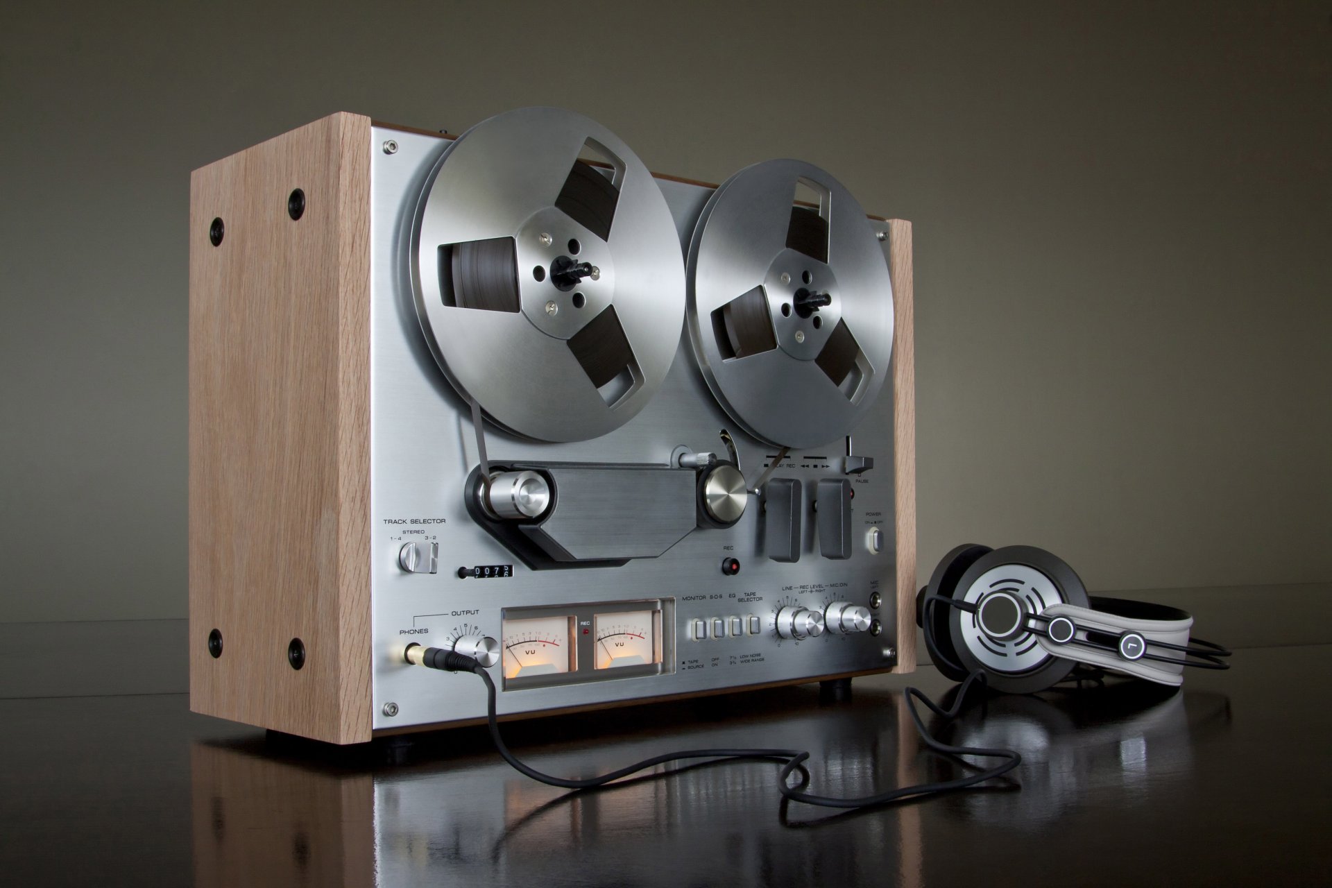 alta tecnología tecnología grabadora estéreo bobina bobina grabadora akai gx4000d bobina mono estéreo auriculares reproductor música retro bokeh fondo de pantalla