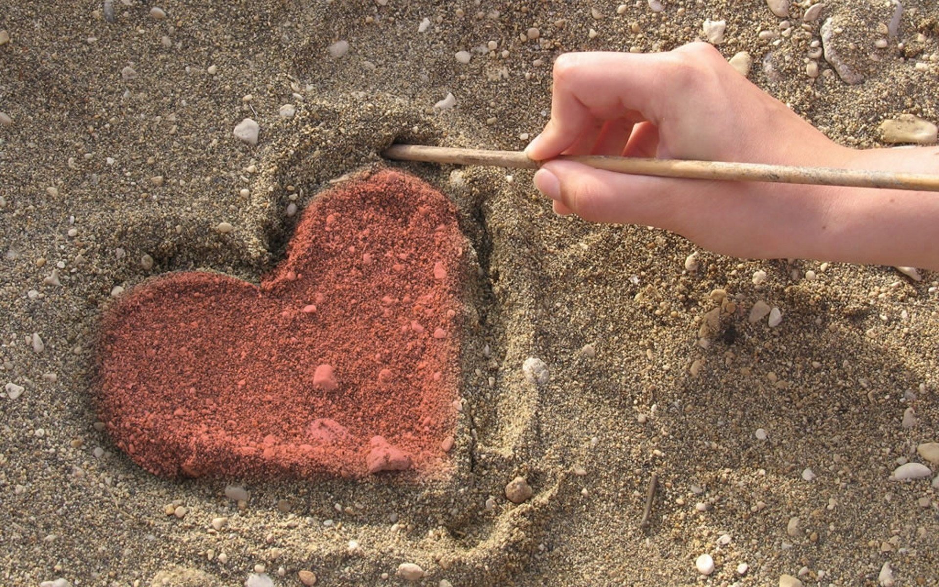 dessin sur le sable coeur amour