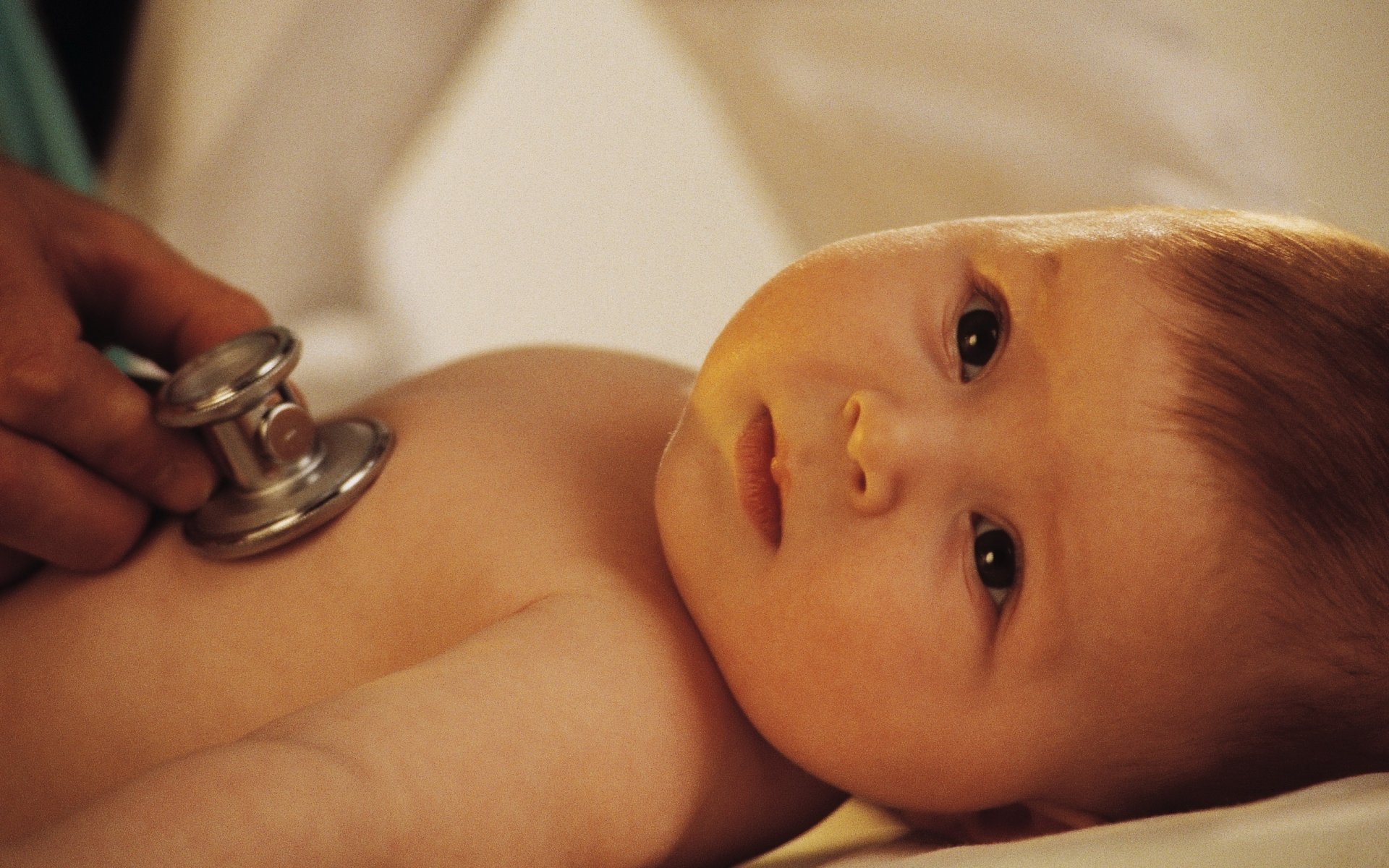 dr. scared eyes inspection tiny look eyes child hospital
