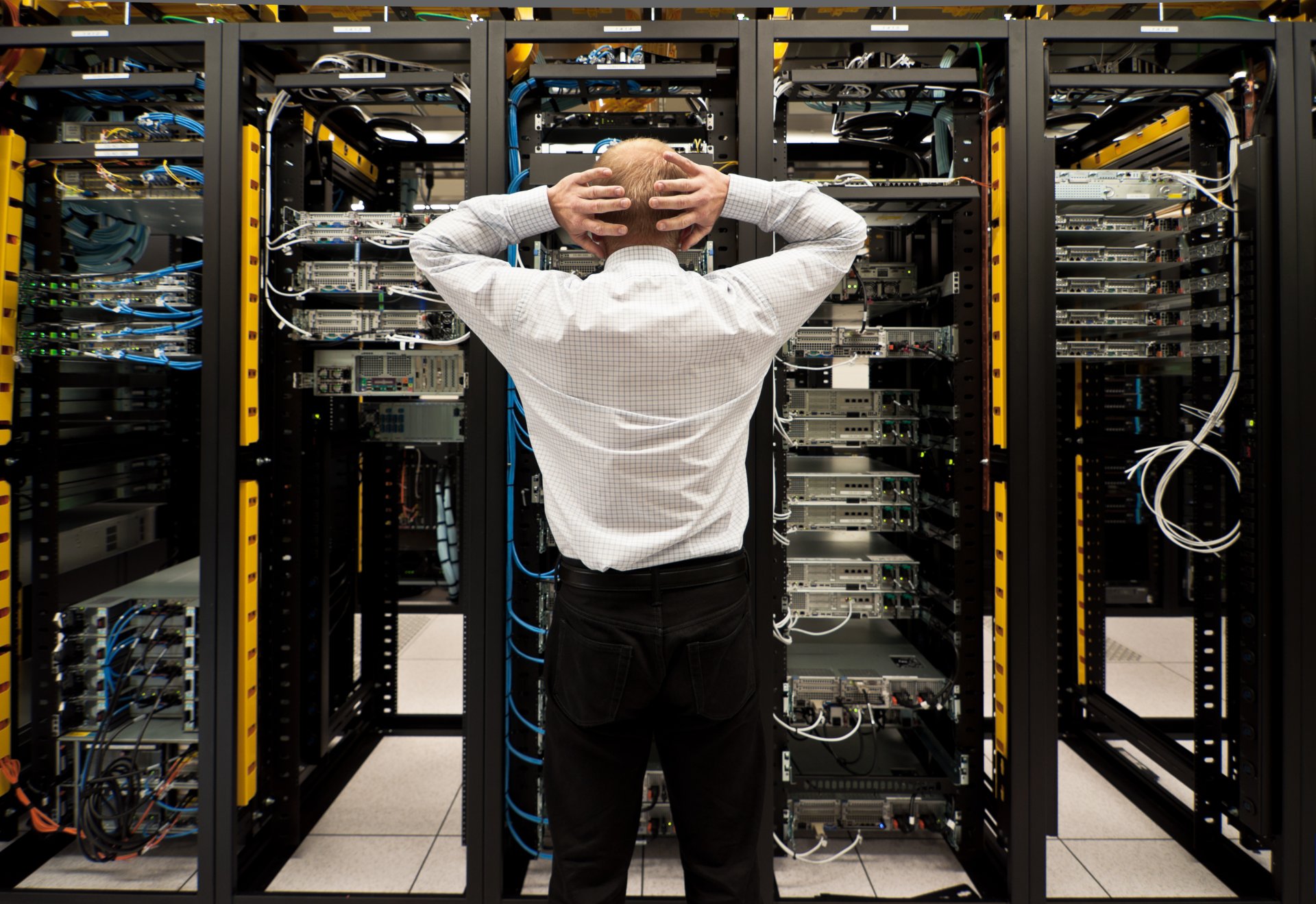 connessioni server macchine attrezzature uomini