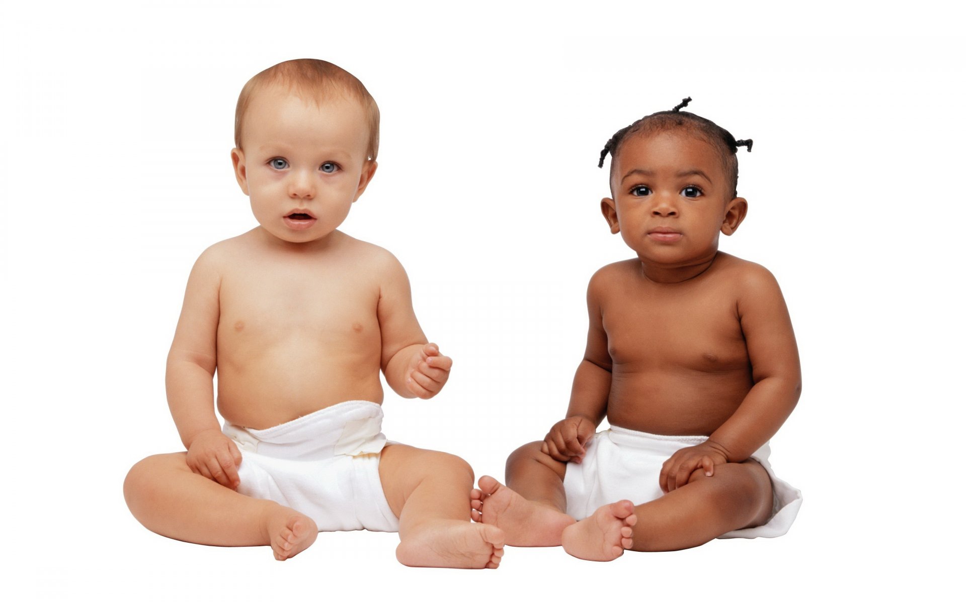 museau surpris lumière basané miettes regard enfants amis tout-petits différentes races fidget couches assis yeux visage