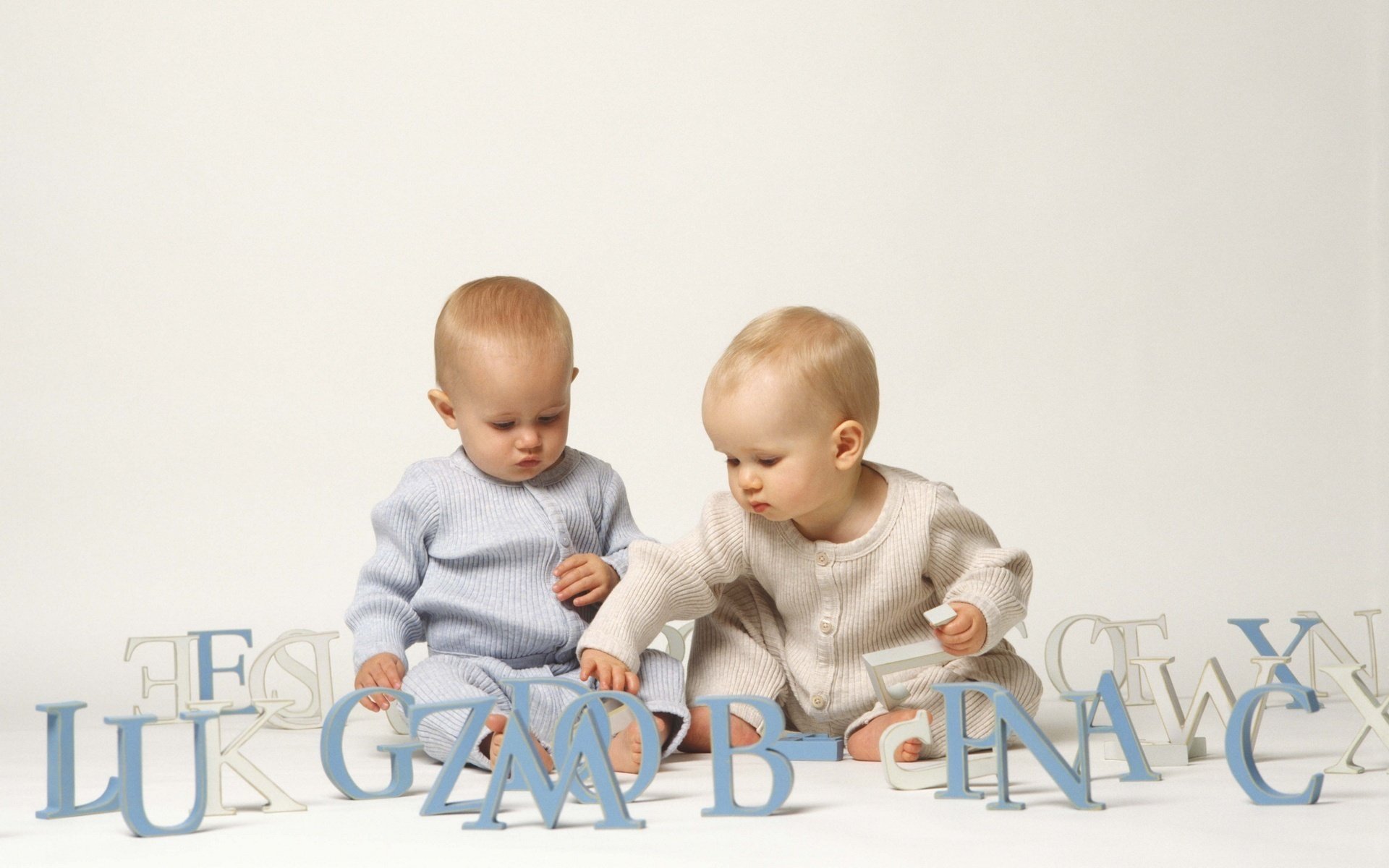 kids pencils three-dimensional letters the game pair friendship