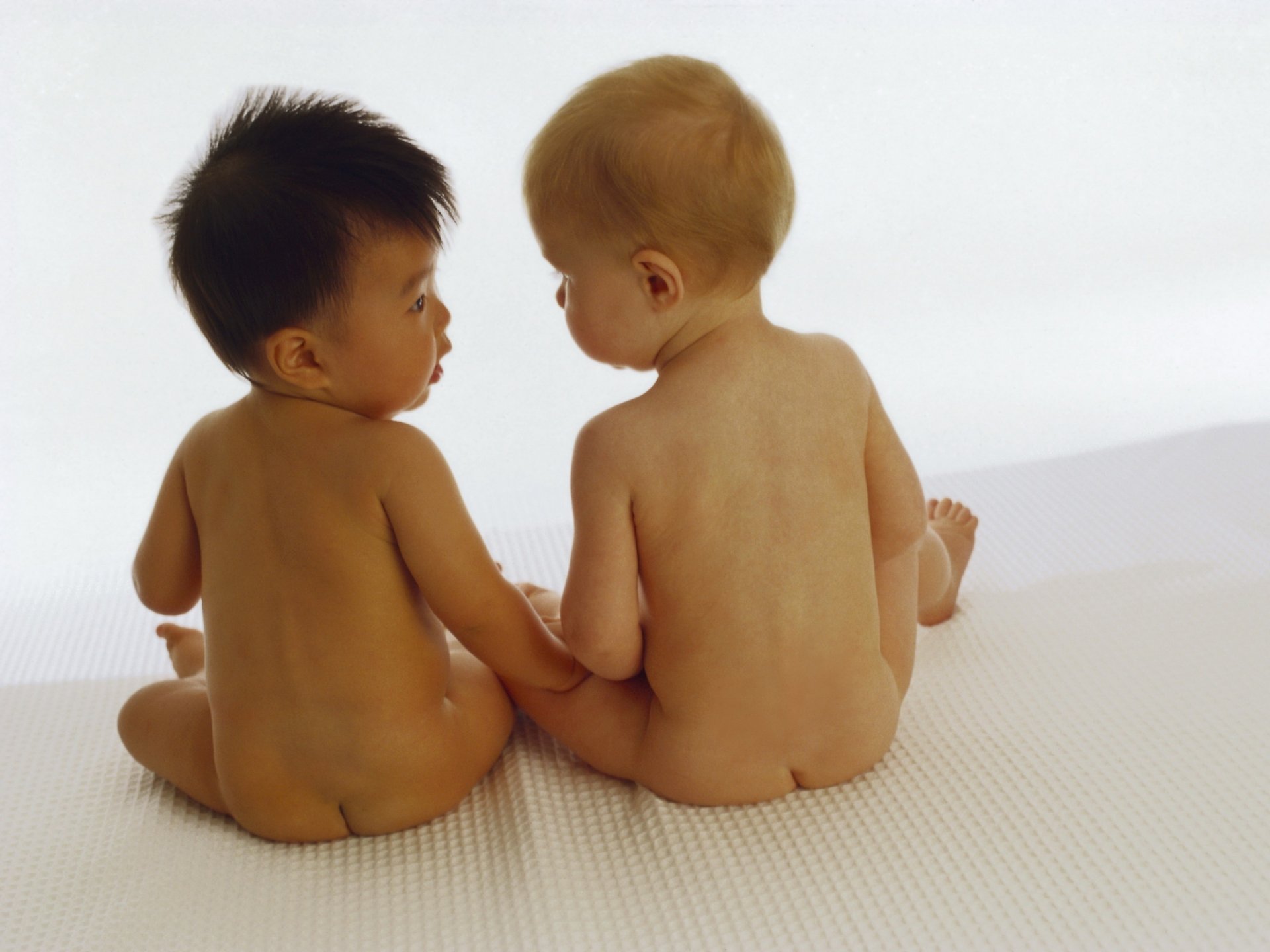 deux amis conversation intelligente cul nu amitié enfants dos amis tout-petits miettes deux farces profil