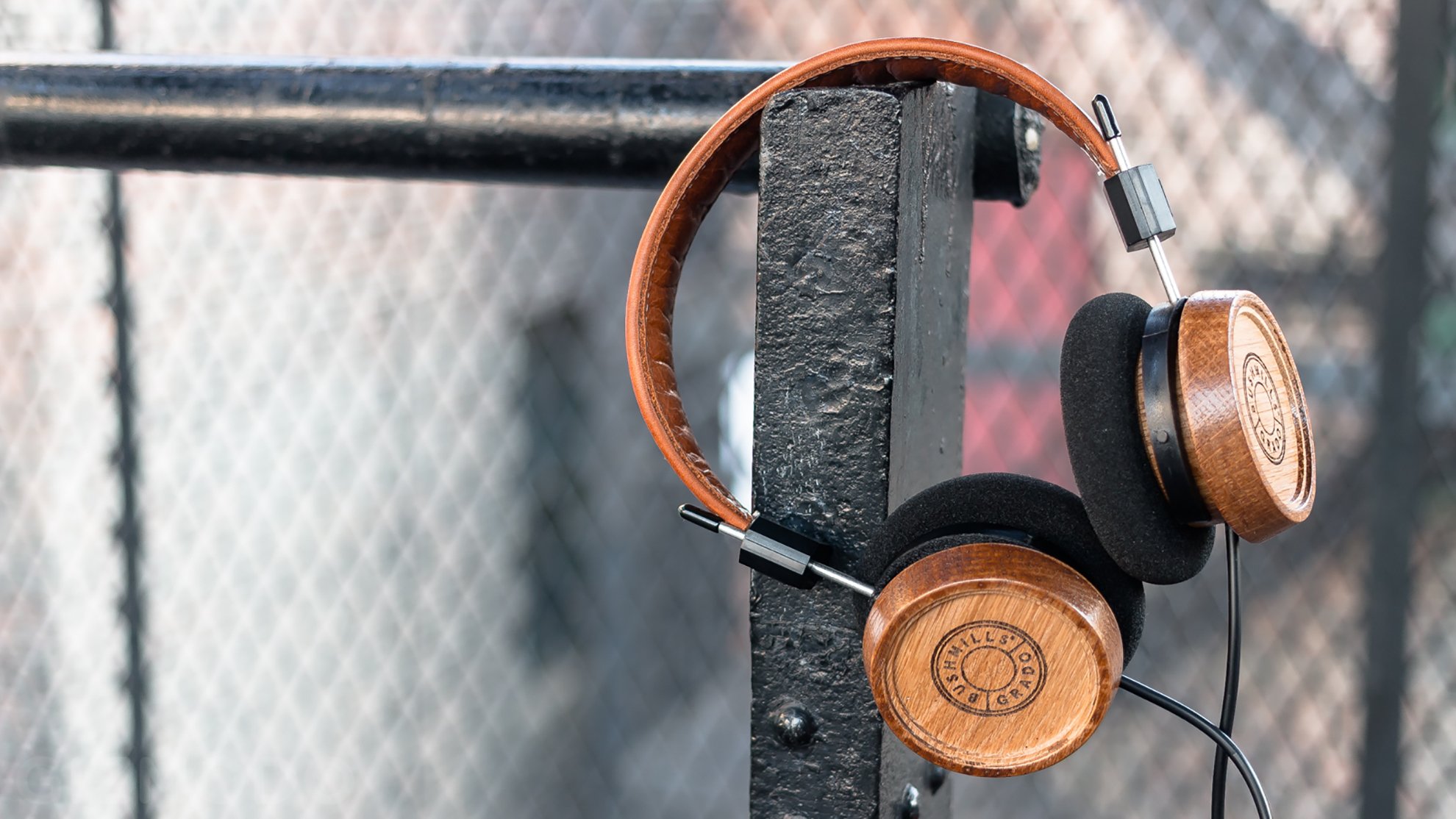 bushmills whisky casque elijah wood zach cowie grado labs bois noir
