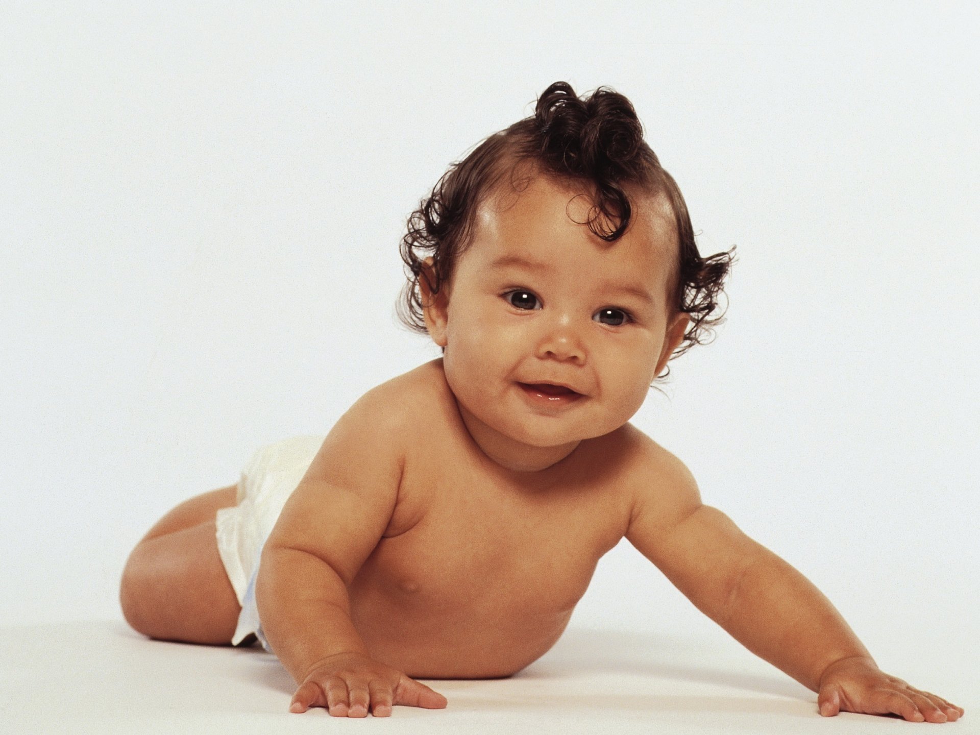 kinder smile black eyes look eyes girl curls background baby baby fidget egoza face portrait