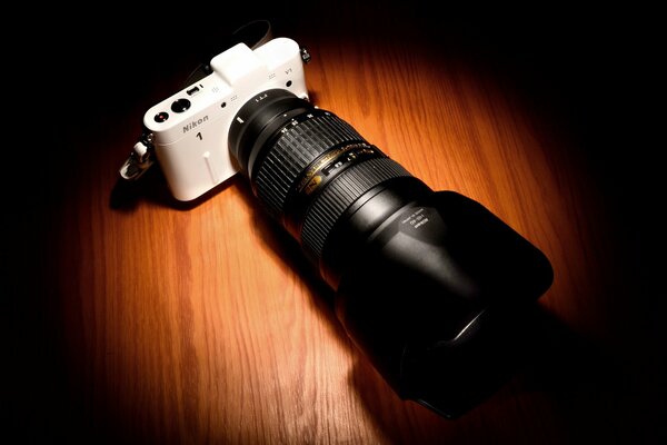 Nikon iluminado con lente grande
