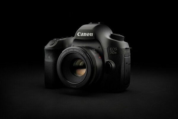 Kenon 606 on a black background