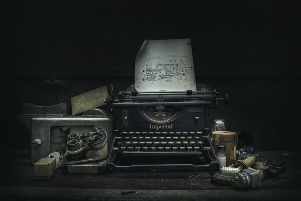 Macchina da scrivere vintage al buio