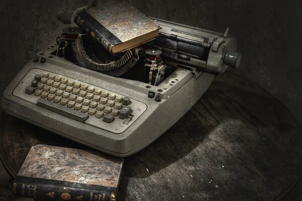 Una vieja máquina de escribir. Fotos retro
