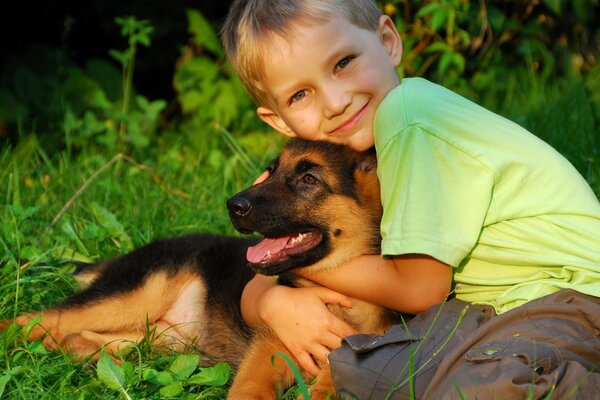 L amitié du garçon et du chien de MILOT est un véritable ami