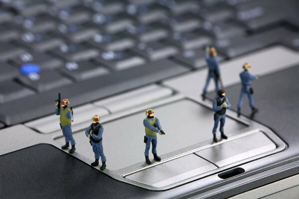Nowa technologia, rozmyte tapety na laptopie