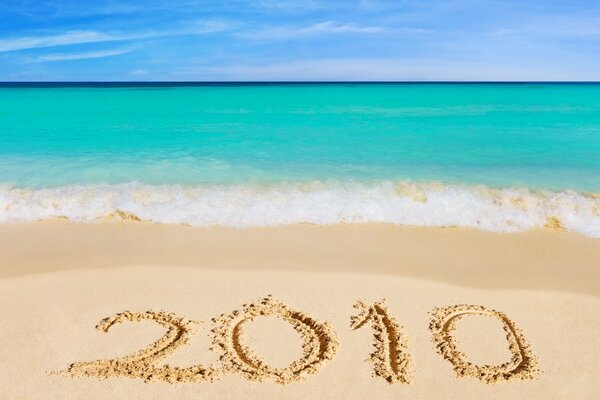 Inschrift auf dem Sand am blauen Meer 2010