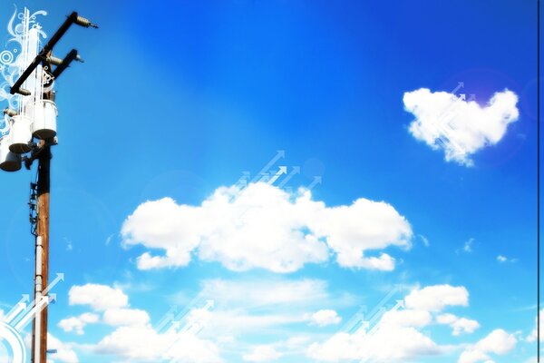 Nuages incroyables avec la direction du mouvement dans le ciel bleu