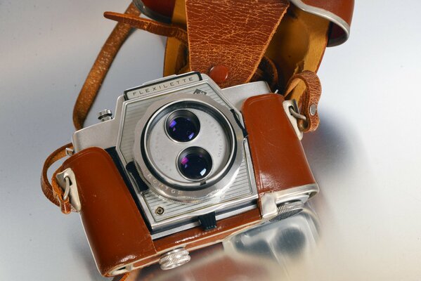 Caméra agfa flexilette dans étui en cuir