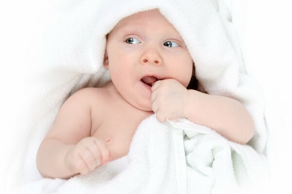 Il bambino ha in mente qualcosa. Oh, questo look