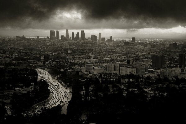 Vue de vol d oiseau sur la ville sombre