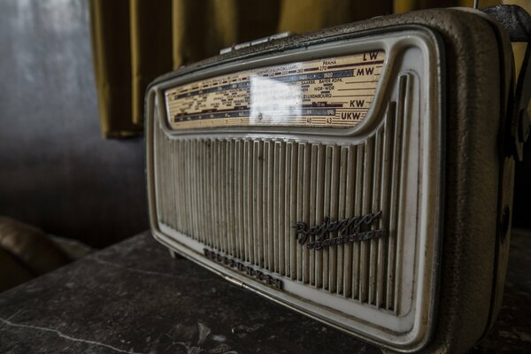 Retro Radio w pokoju