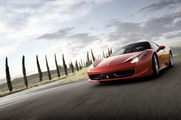 Macchina sportiva rossa sulla strada