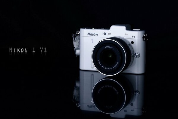 Pubblicità Fotika Nikon bianco