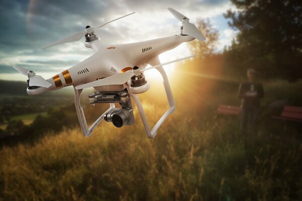 Copter w polu w promieniach słońca