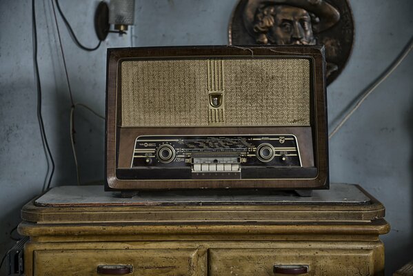 An old radio in the room on the bedside table