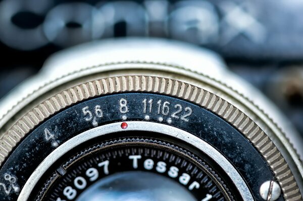 Appareil photo Contax dans un objectif macro avec un arrière-plan flou