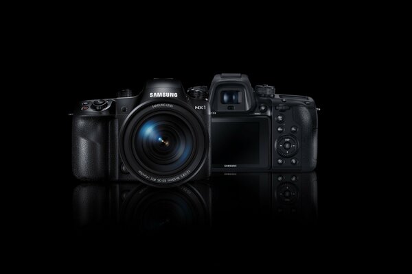 La cámara digital de Samsung hace fotos digitales increíbles. Cámara de alta tecnología. Disfruta de un diseño moderno y una velocidad de reproducción rápida