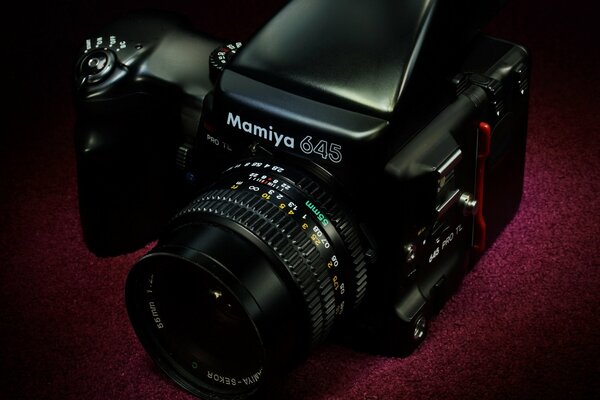Japanese mamiya 645 camera for professional photos