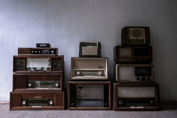 Room, light wallpaper. old radios