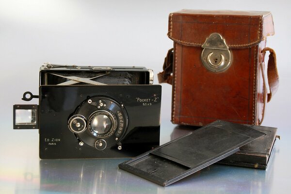 Fotocamera tascabile ed. Sion Z con custodia
