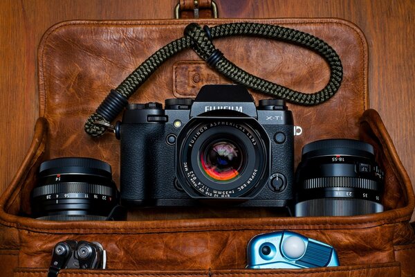 Vintage-Kamera in einer Tasche