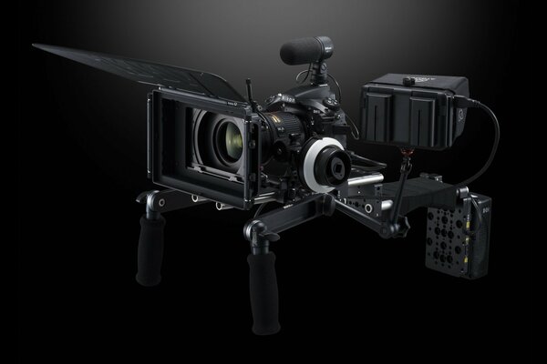 Fantastica fotocamera nikon d810 su sfondo nero