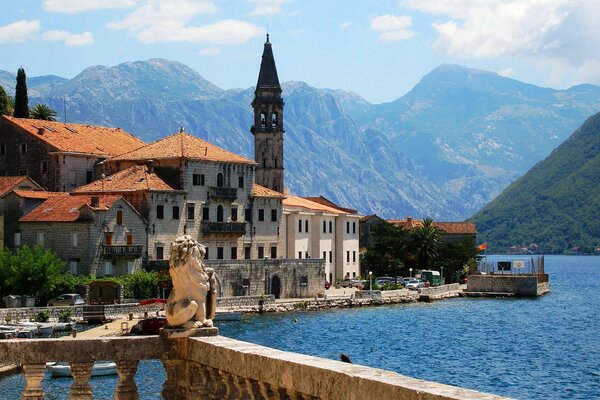 Architectural style. The castle building on the coast