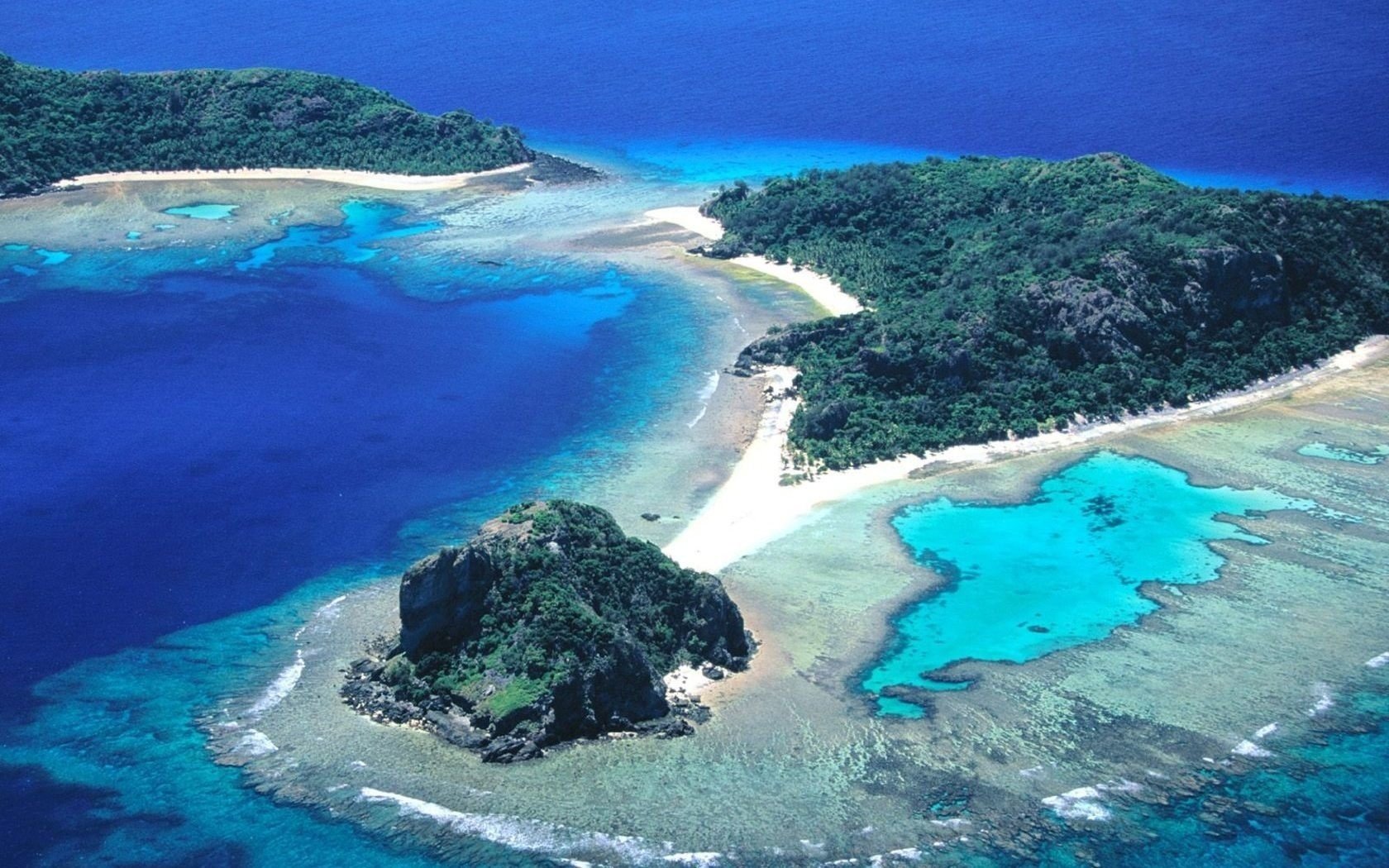 fusione di profondità isolotti con verde panorama bellezza della natura acqua vista altitudine paesaggio natura blu mare baia porto baia isole costa tropici