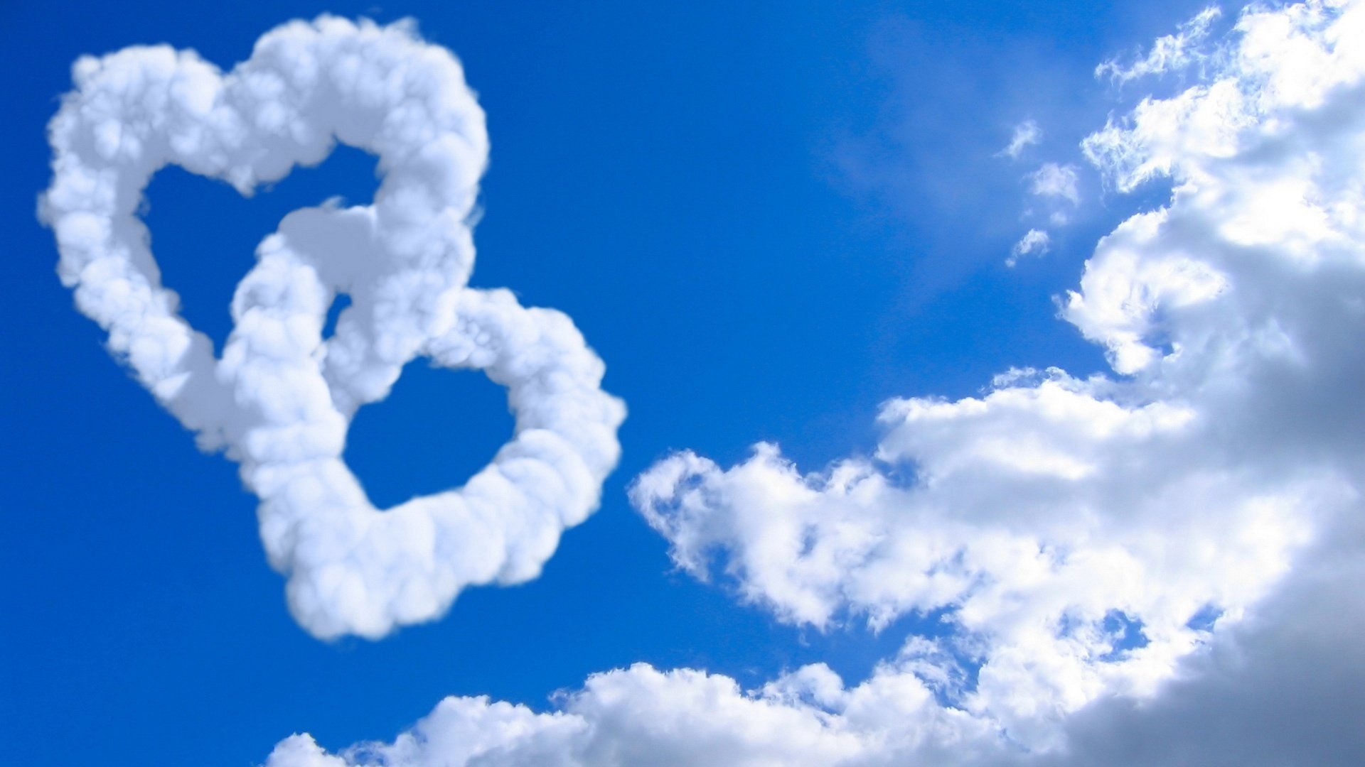 nuages ciel bleu deux coeurs amour romance tendresse reconnaissance sentiments