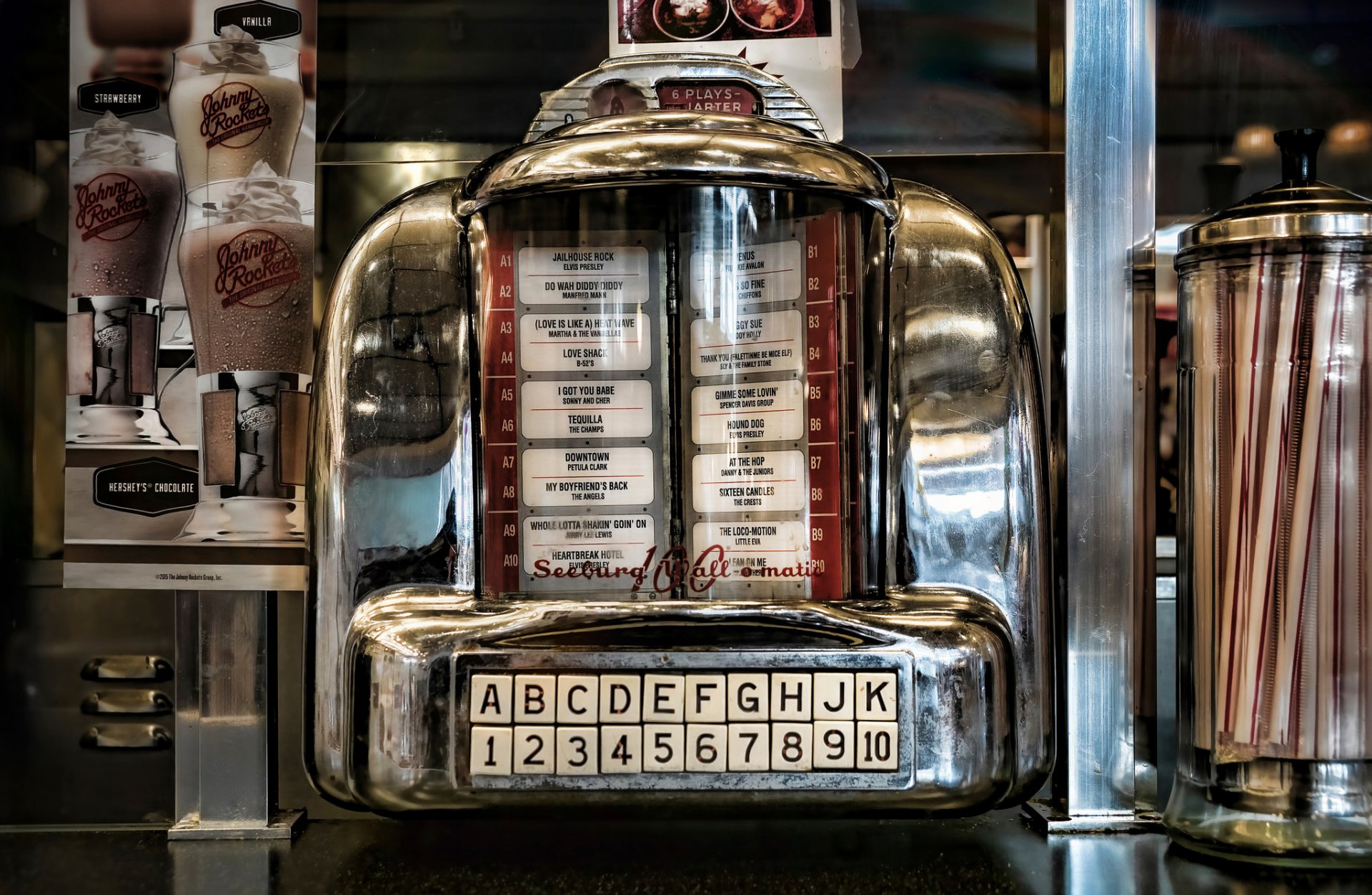 juke box jukebox automatic phonograph nickelodeon